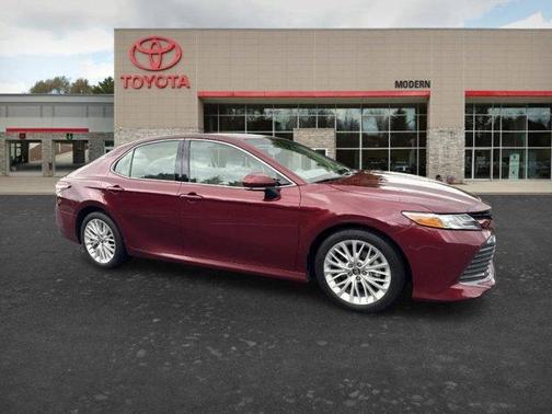 Red 2018 Toyota Camry XLE