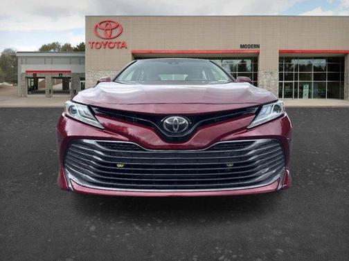 Red 2018 Toyota Camry XLE