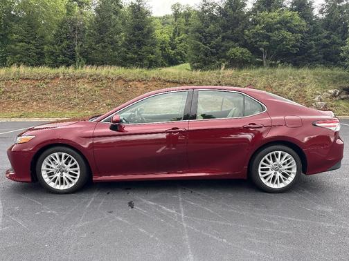 Red 2018 Toyota Camry XLE