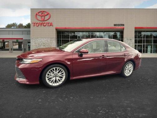Red 2018 Toyota Camry XLE