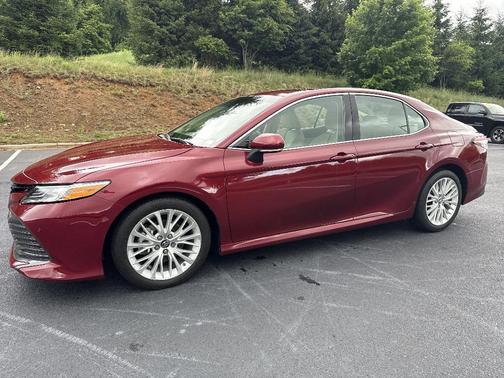 Red 2018 Toyota Camry XLE