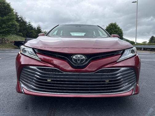 Red 2018 Toyota Camry XLE