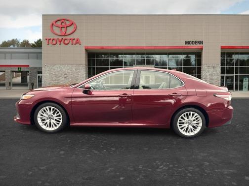 Red 2018 Toyota Camry XLE