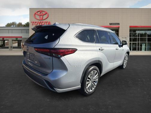 2021 Toyota Highlander Hybrid Platinum