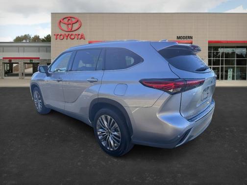 2021 Toyota Highlander Hybrid Platinum