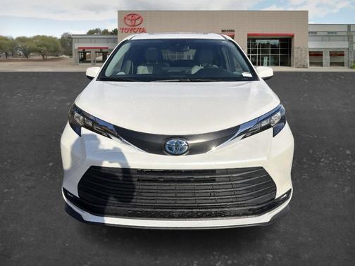 2025 Toyota Sienna XLE