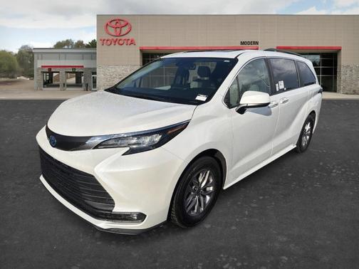 2025 Toyota Sienna XLE
