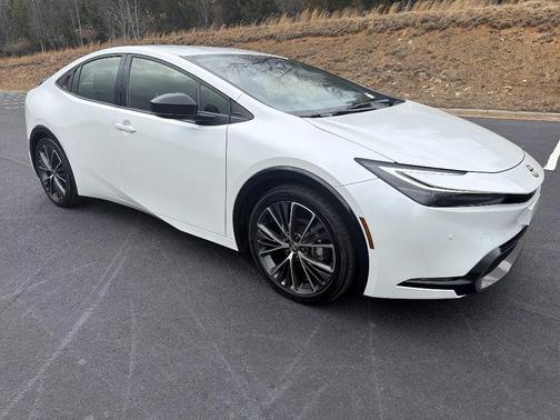 2025 Toyota Prius XLE