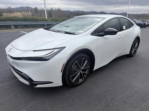 2025 Toyota Prius XLE