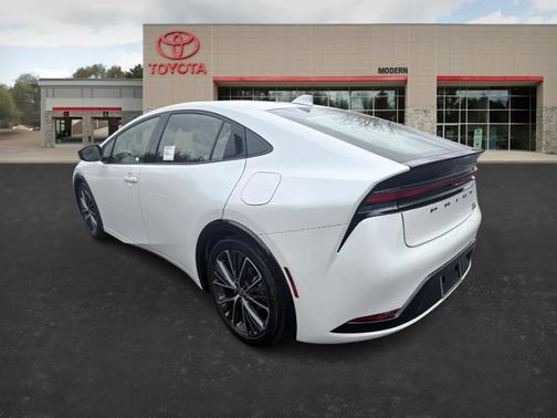 2025 Toyota Prius XLE