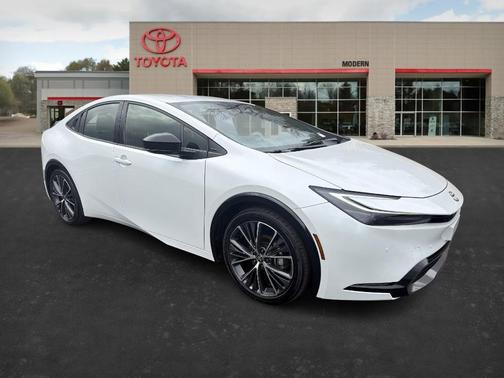 2025 Toyota Prius XLE