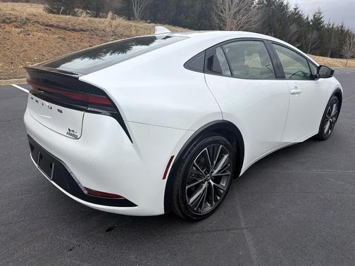 2025 Toyota Prius XLE