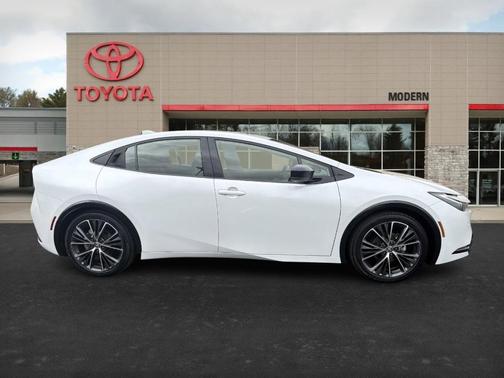 2025 Toyota Prius XLE