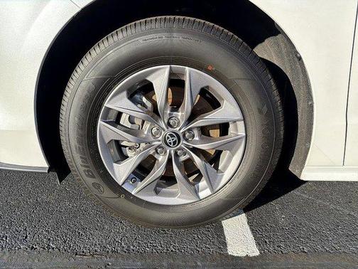 2025 Toyota Sienna XLE