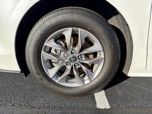 2025 Toyota Sienna XLE