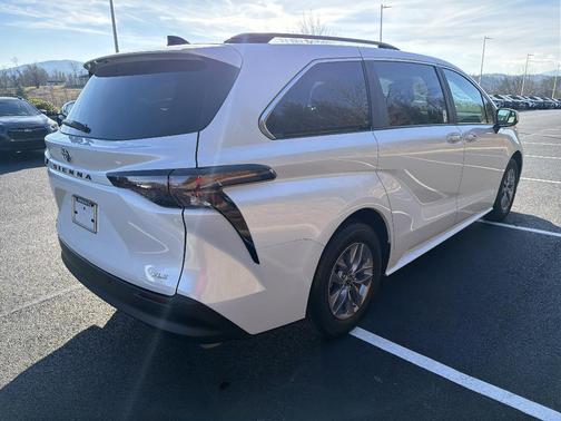 2025 Toyota Sienna XLE