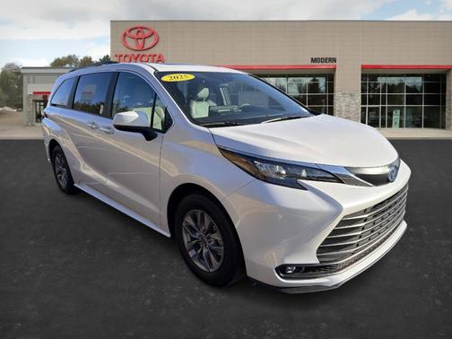 2025 Toyota Sienna XLE