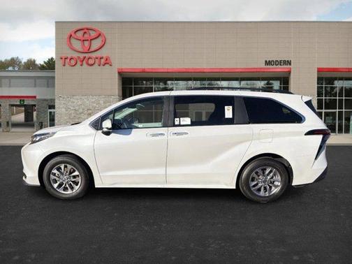 2025 Toyota Sienna XLE