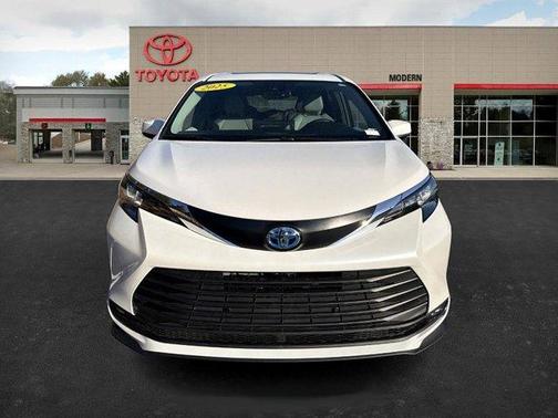 2025 Toyota Sienna XLE