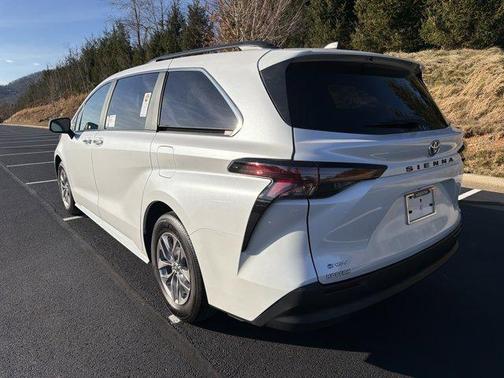 2025 Toyota Sienna XLE