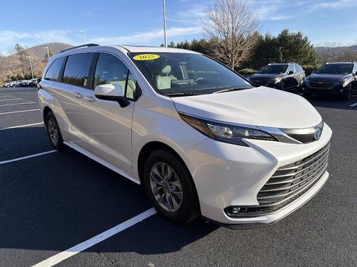 2025 Toyota Sienna XLE