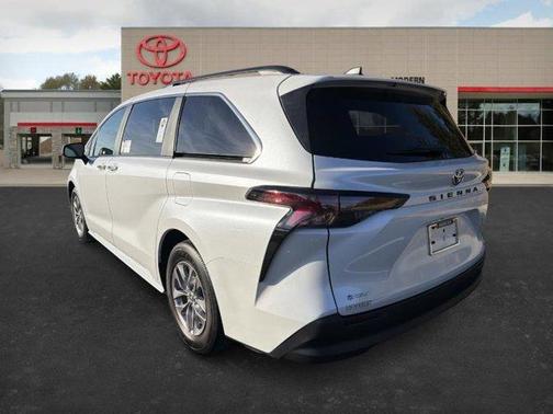 2025 Toyota Sienna XLE