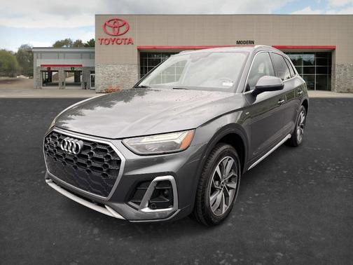 Daytona Gray Pearl Effect 2023 Audi Q5 45 S line Premium Plus