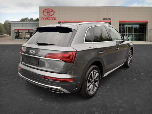 Daytona Gray Pearl Effect 2023 Audi Q5 45 S line Premium Plus