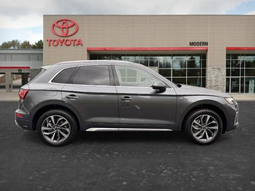 Daytona Gray Pearl Effect 2023 Audi Q5 45 S line Premium Plus