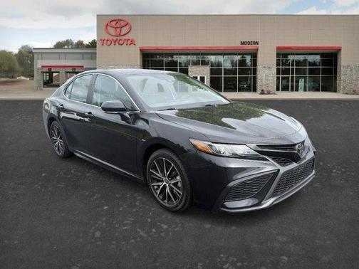 Black 2023 Toyota Camry SE