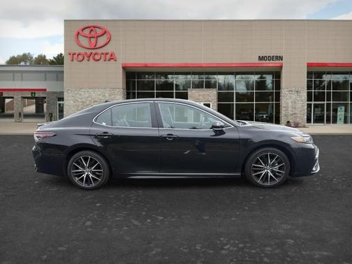 Black 2023 Toyota Camry SE