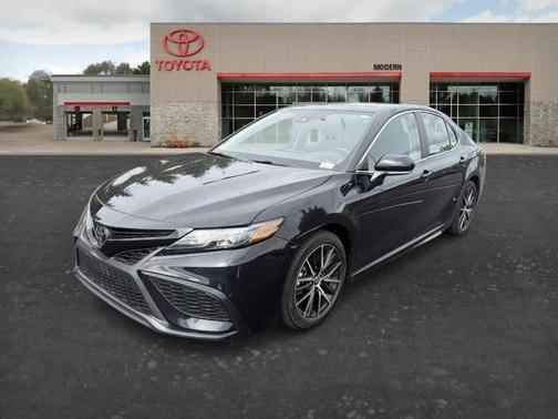 Black 2023 Toyota Camry SE