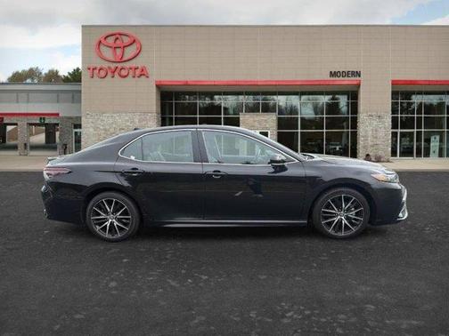 Black 2023 Toyota Camry SE