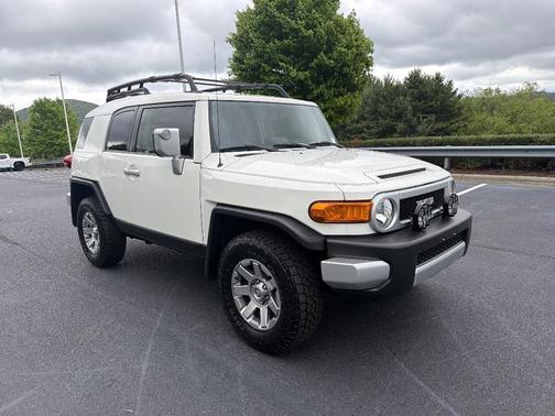White 2014 Toyota FJ Cruiser Base