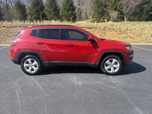 Red 2019 Jeep Compass Latitude