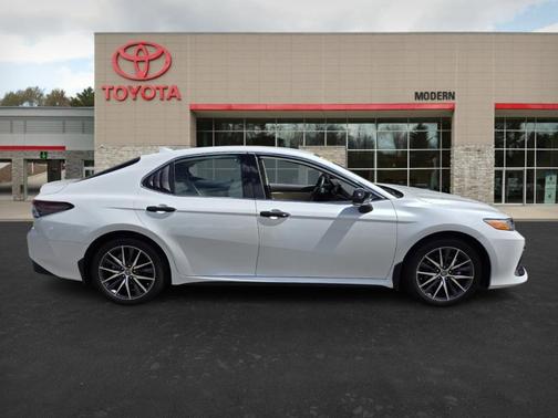 2023 Toyota Camry Hybrid XLE