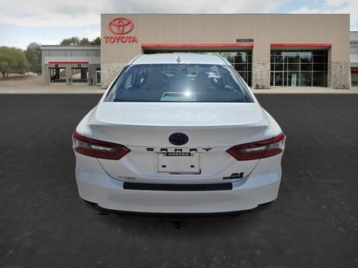 2023 Toyota Camry Hybrid XLE