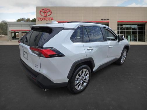 2025 Toyota RAV4 XLE Premium