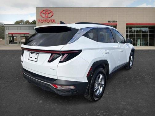 White 2023 Hyundai TUCSON SEL