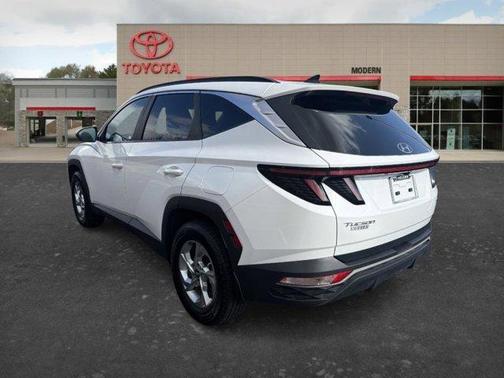 White 2023 Hyundai TUCSON SEL