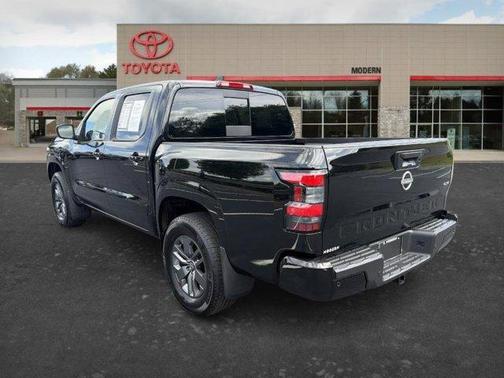 Black 2025 Nissan Frontier SV