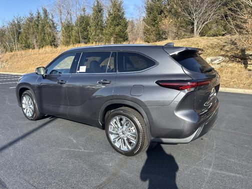 2025 Toyota Highlander Limited