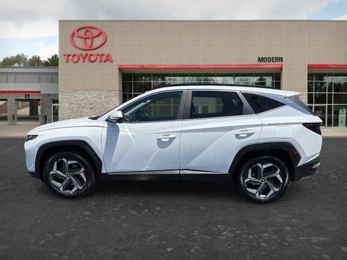 White 2022 Hyundai TUCSON SEL