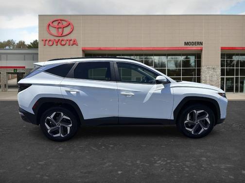 White 2022 Hyundai TUCSON SEL