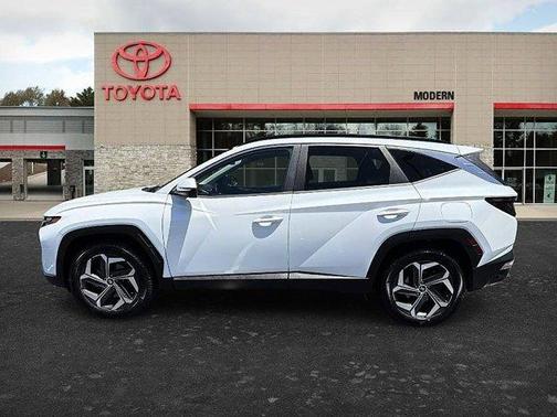 White 2022 Hyundai TUCSON SEL