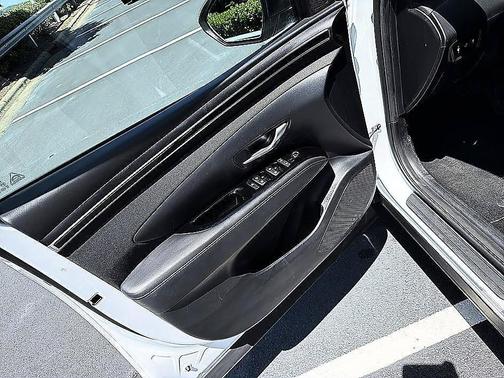 White 2022 Hyundai TUCSON SEL