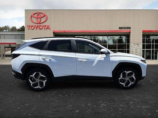 White 2022 Hyundai TUCSON SEL