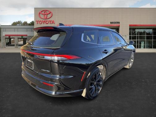 2025 Toyota Crown Signia LIMITED