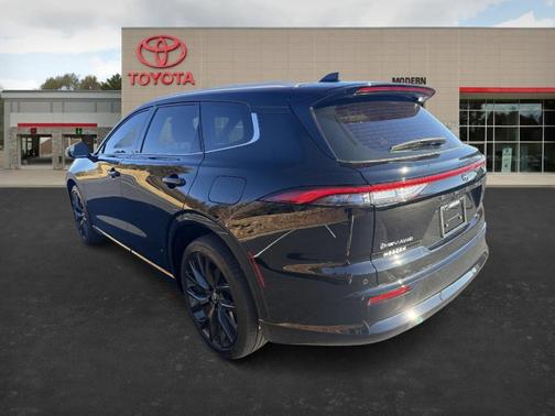 2025 Toyota Crown Signia LIMITED