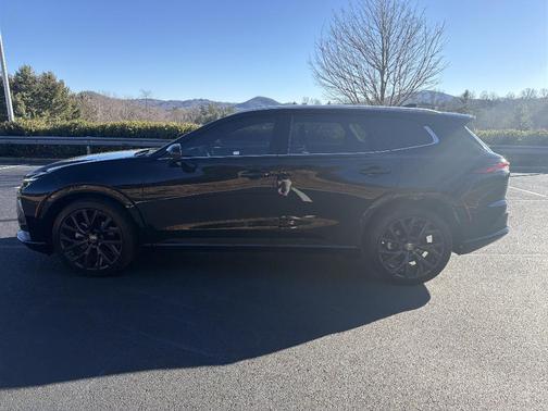 2025 Toyota Crown Signia LIMITED